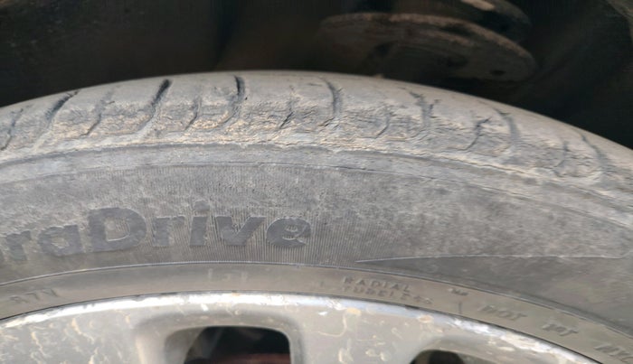 2016 Maruti Baleno ZETA DIESEL 1.3, Diesel, Manual, 1,94,715 km, tyre