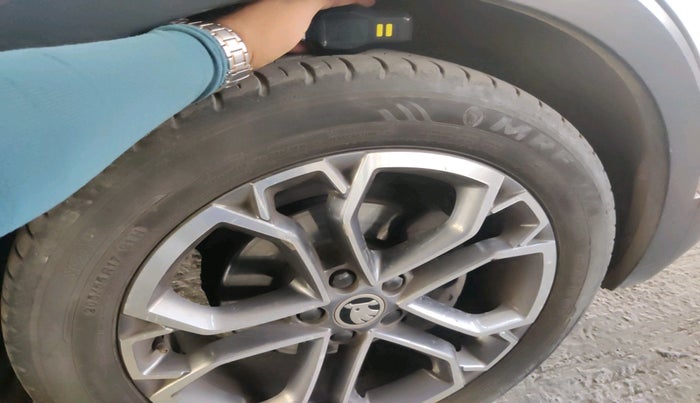 2022 Skoda KUSHAQ STYLE 1.0L TSI AT (6 AIRBAGS), Petrol, Automatic, 33,637 km, tyre