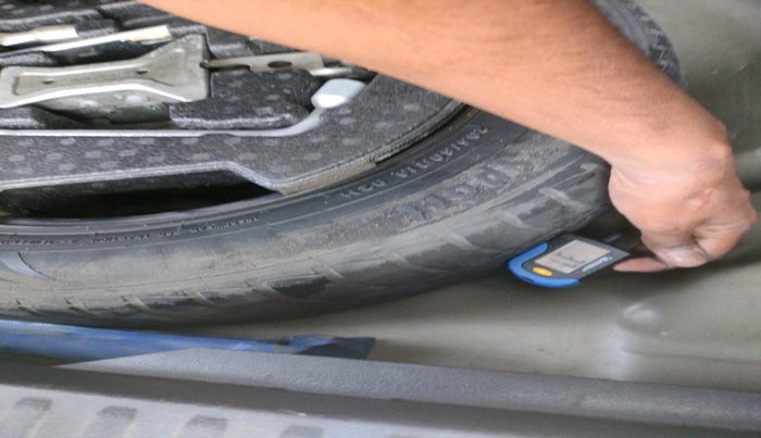 2018 Maruti Vitara Brezza VDI, Diesel, Manual, 1,20,342 km, tyre