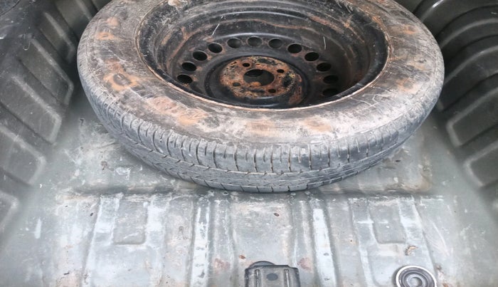 2013 Renault Scala RXZ DIESEL, Diesel, Manual, 90,000 km, tyre