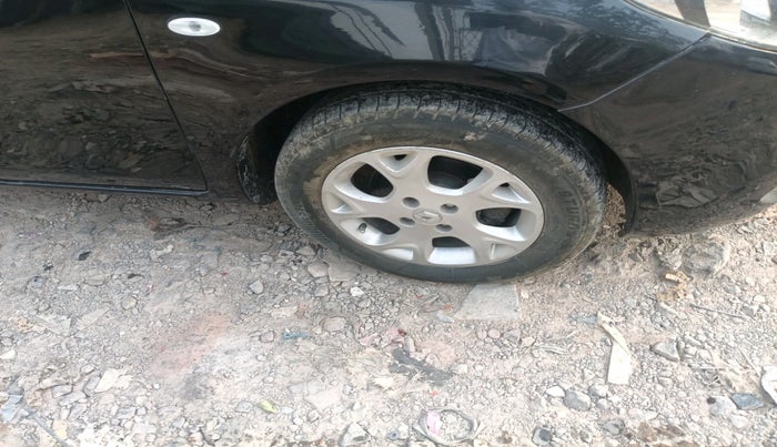 2013 Renault Scala RXZ DIESEL, Diesel, Manual, 90,000 km, tyre