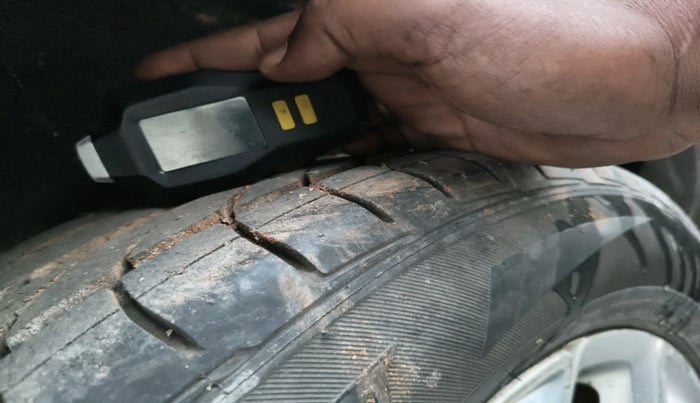 2014 Ford Ecosport TITANIUM 1.5L PETROL AT, Petrol, Automatic, 1,21,734 km, tyre