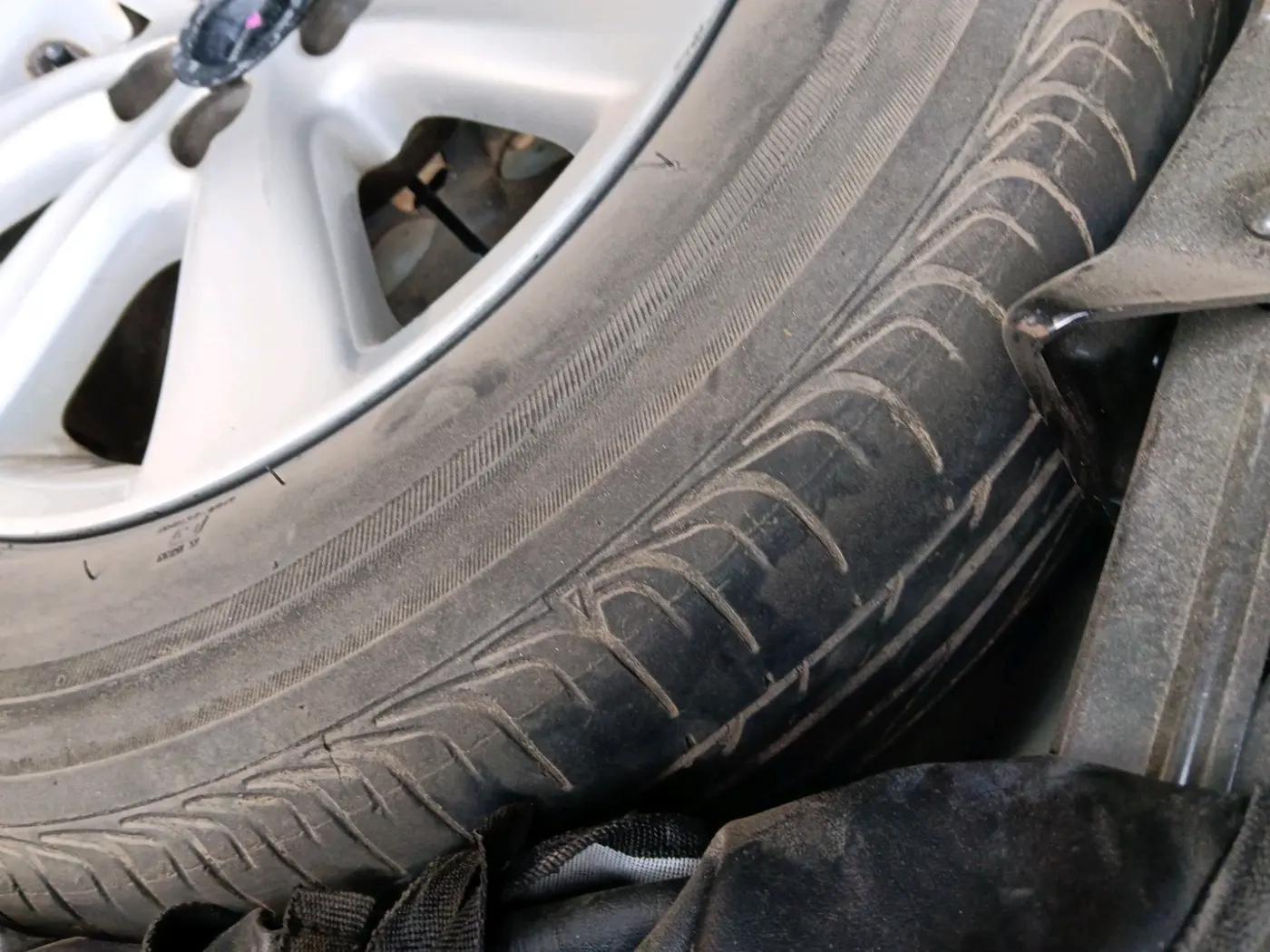 2011 Toyota Corolla Altis VL AT PETROL, CNG, Automatic, 1,41,956 km, tyre