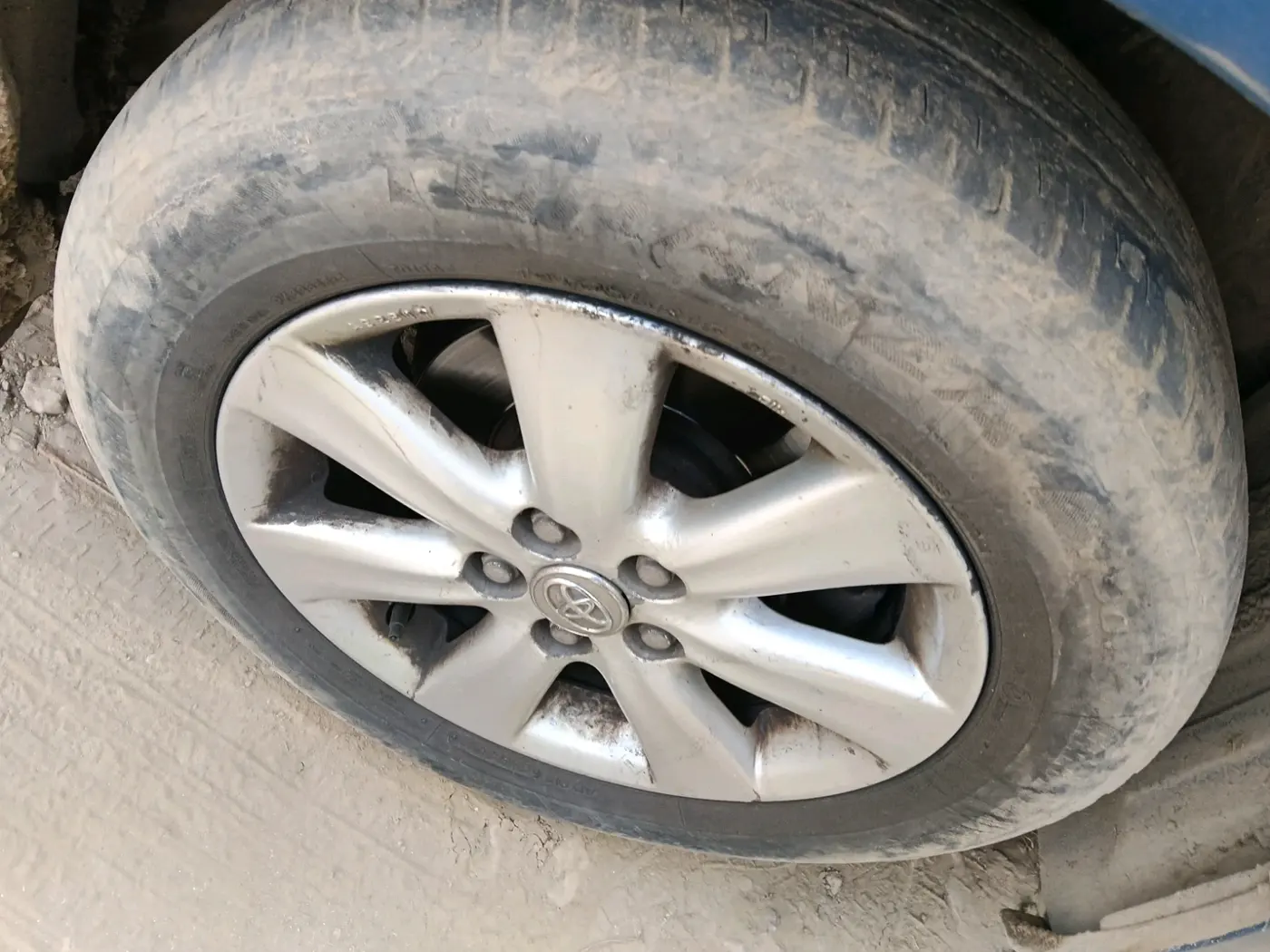 2011 Toyota Corolla Altis VL AT PETROL, CNG, Automatic, 1,41,956 km, tyre