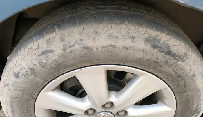 2011 Toyota Corolla Altis VL AT PETROL, CNG, Automatic, 1,41,956 km, tyre