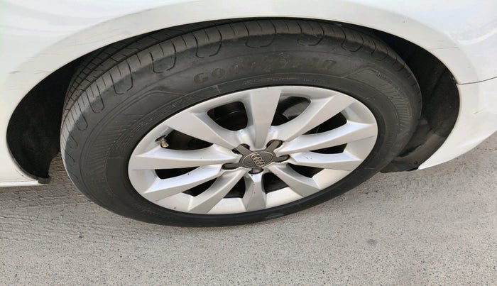 2012 Audi A6 2.0 TDI PREMIUM, Diesel, Automatic, 1,54,419 km, tyre