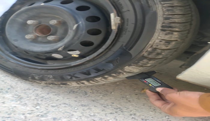 2014 Maruti Celerio VXI AMT, Petrol, Automatic, 1,14,686 km, tyre