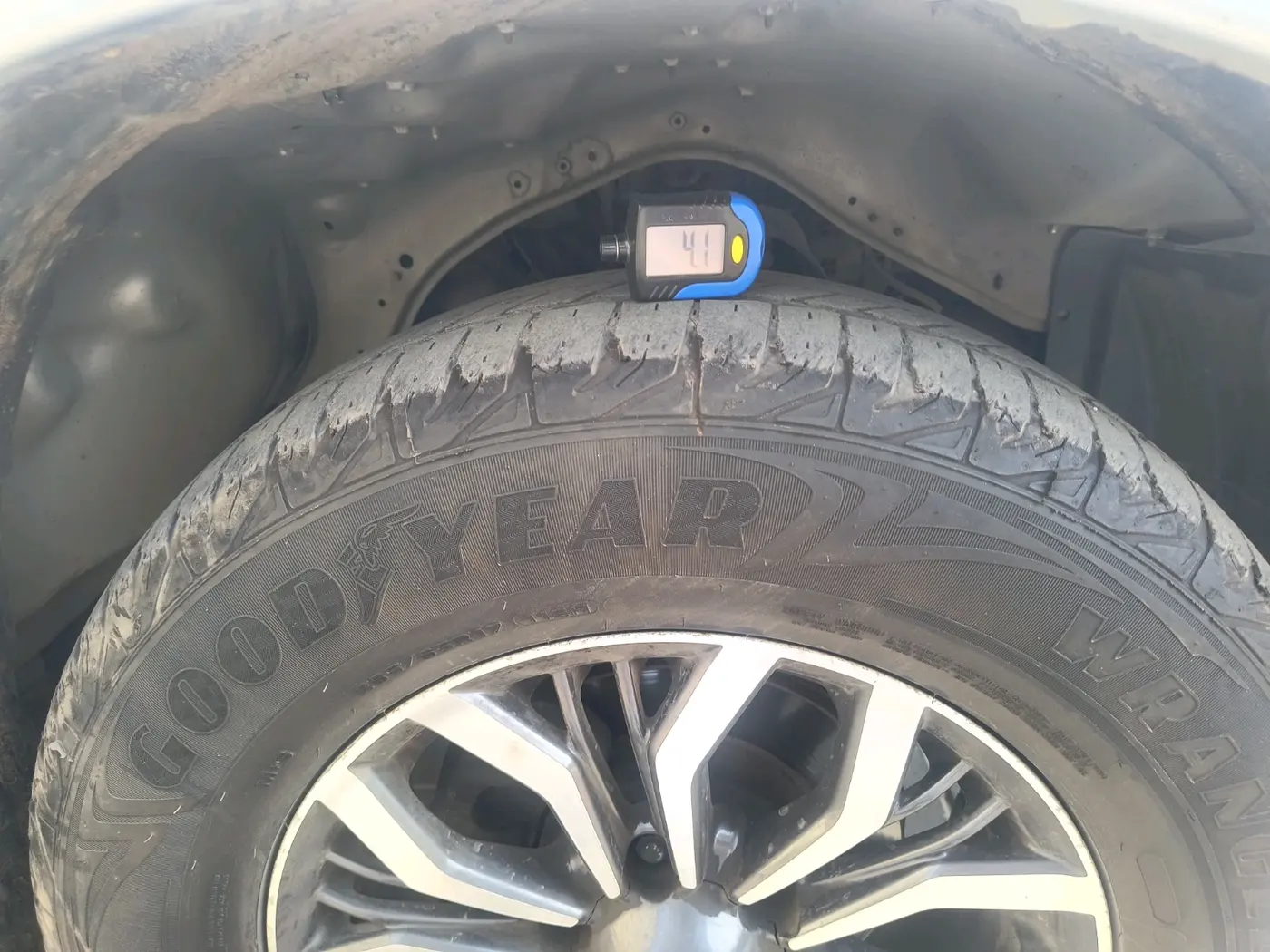 2018 ISUZU MU-X 4x2 AT, Diesel, Automatic, 1,04,915 km, tyre
