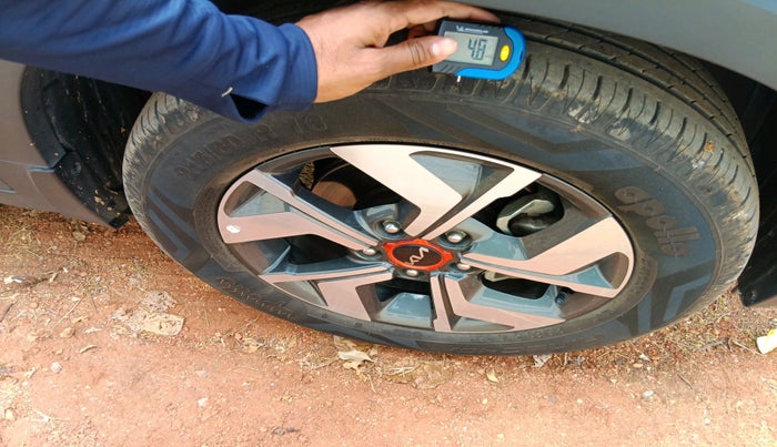 2021 KIA SONET HTX ANNIVERSARY EDITION 1.5 AT, Diesel, Automatic, 32,600 km, tyre