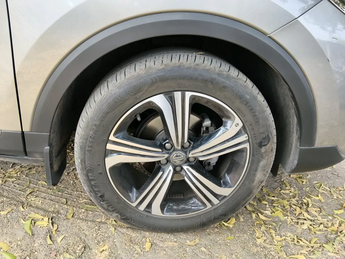 2022 MG ASTOR SHARP EX 1.5 MT, Petrol, Manual, 32,799 km, tyre