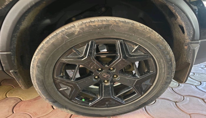 2024 Tata Safari ACCOMPLISHED DARK EDITION, Diesel, Manual, 58,907 km, tyre