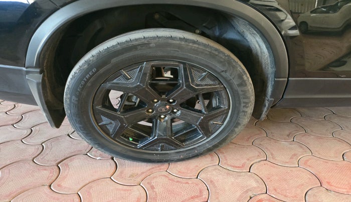 2024 Tata Safari ACCOMPLISHED DARK EDITION, Diesel, Manual, 58,907 km, tyre