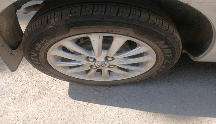 2011 Toyota Etios Liva V, Petrol, Manual, 1,83,721 km, tyre