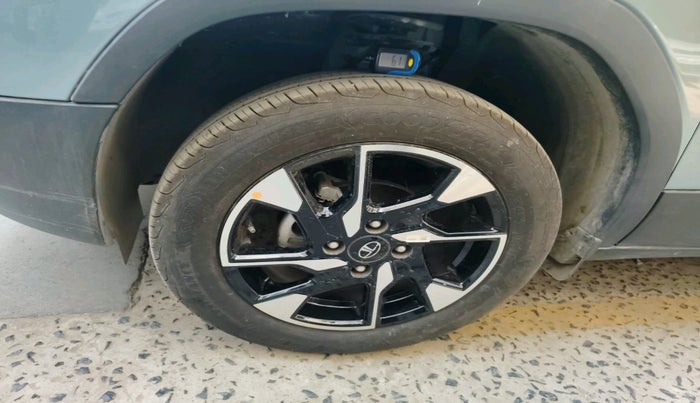 2025 Tata PUNCH Creative Plus AMT, Petrol, Automatic, 2,810 km, tyre