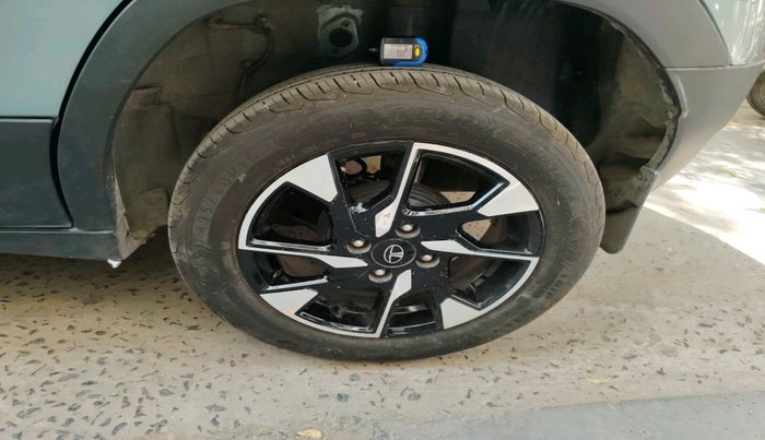 2025 Tata PUNCH Creative Plus AMT, Petrol, Automatic, 2,810 km, tyre