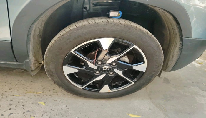 2025 Tata PUNCH Creative Plus AMT, Petrol, Automatic, 2,810 km, tyre