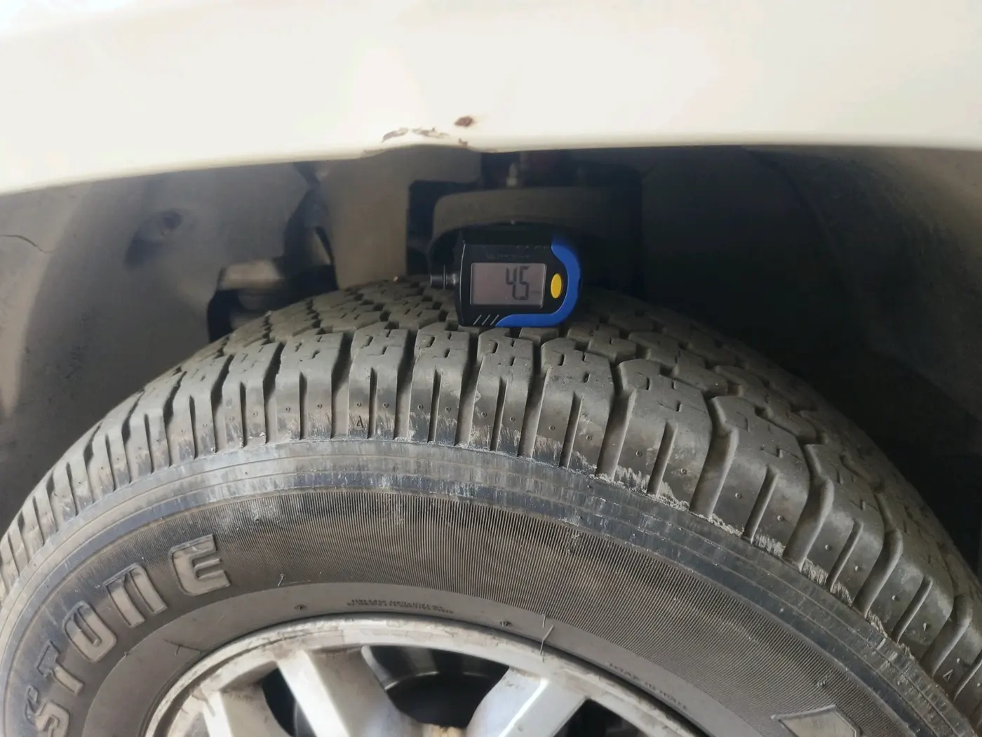 2016 Mahindra TUV300 T8 AMT, Diesel, Automatic, 1,10,719 km, tyre