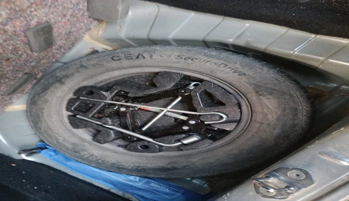 2022 Tata PUNCH PURE MT, Petrol, Manual, 79,246 km, tyre