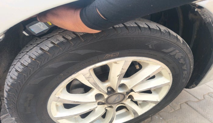 2012 Toyota Etios GD, Diesel, Manual, 2,15,608 km, tyre