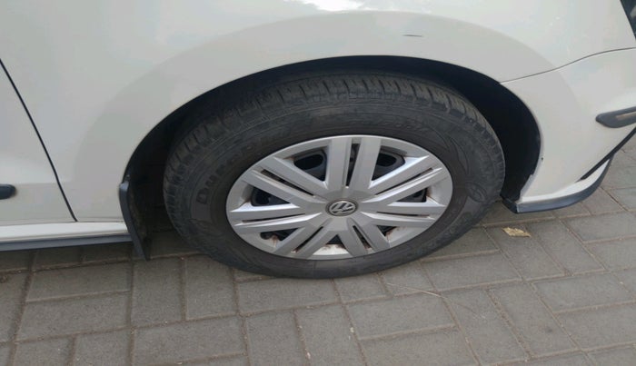 2021 Volkswagen Polo TRENDLINE 1.0L, Petrol, Manual, 40,787 km, tyre