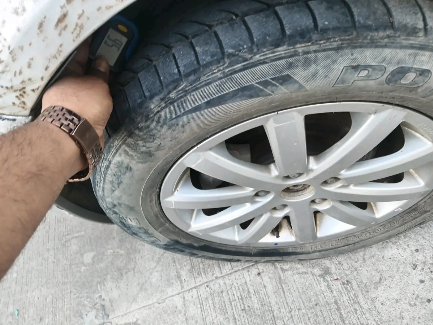 2011 Maruti SX4 ZXI, Petrol, Manual, 77,131 km, tyre