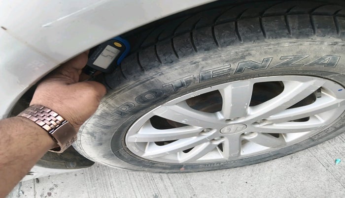 2011 Maruti SX4 ZXI, Petrol, Manual, 77,131 km, tyre