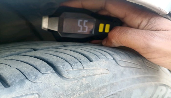 2015 Hyundai Grand i10 ASTA (O) 1.2 KAPPA VTVT, CNG, Manual, 1,18,840 km, tyre