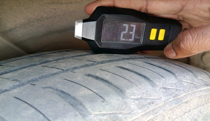 2015 Hyundai Grand i10 ASTA (O) 1.2 KAPPA VTVT, CNG, Manual, 1,18,840 km, tyre