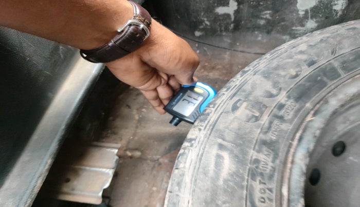 2012 Hyundai Verna FLUIDIC 1.4 CRDI EX, Diesel, Manual, 55,617 km, tyre