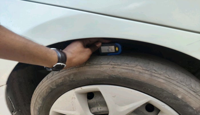 2012 Hyundai Verna FLUIDIC 1.4 CRDI EX, Diesel, Manual, 55,617 km, tyre