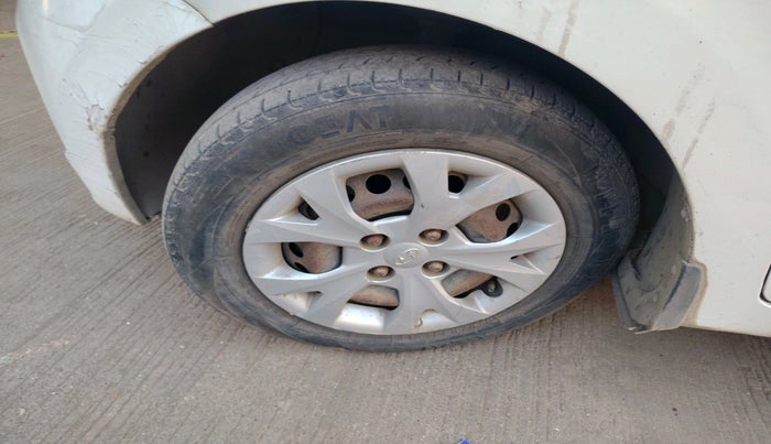 2016 Hyundai Grand i10 SPORTZ 1.2 KAPPA VTVT, Petrol, Manual, 50,332 km, tyre