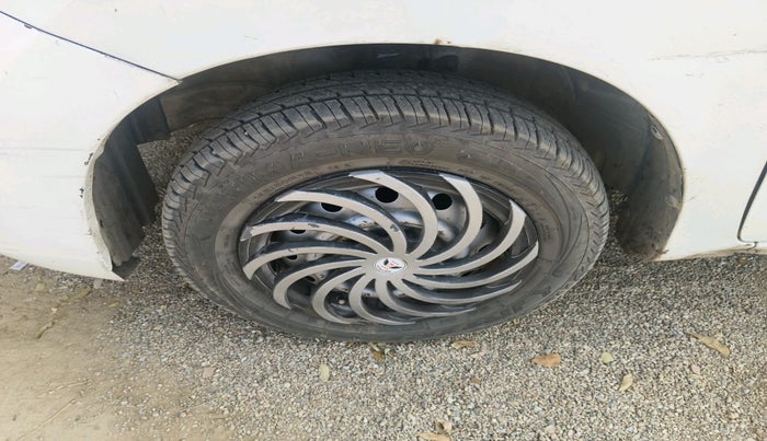 2014 Maruti Wagon R 1.0 LXI, CNG, Manual, 1,37,627 km, tyre