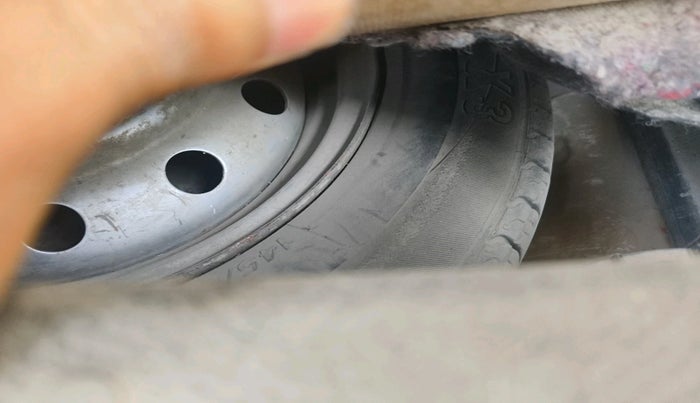 2014 Maruti Wagon R 1.0 LXI, CNG, Manual, 1,37,627 km, tyre