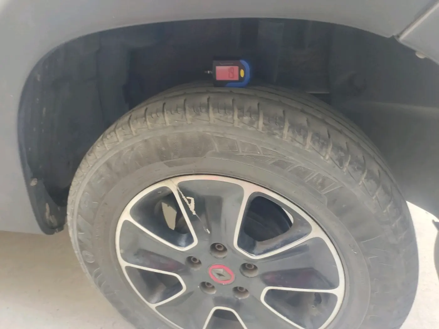 2018 Renault Duster RXS CVT, Petrol, Automatic, 1,05,079 km, tyre