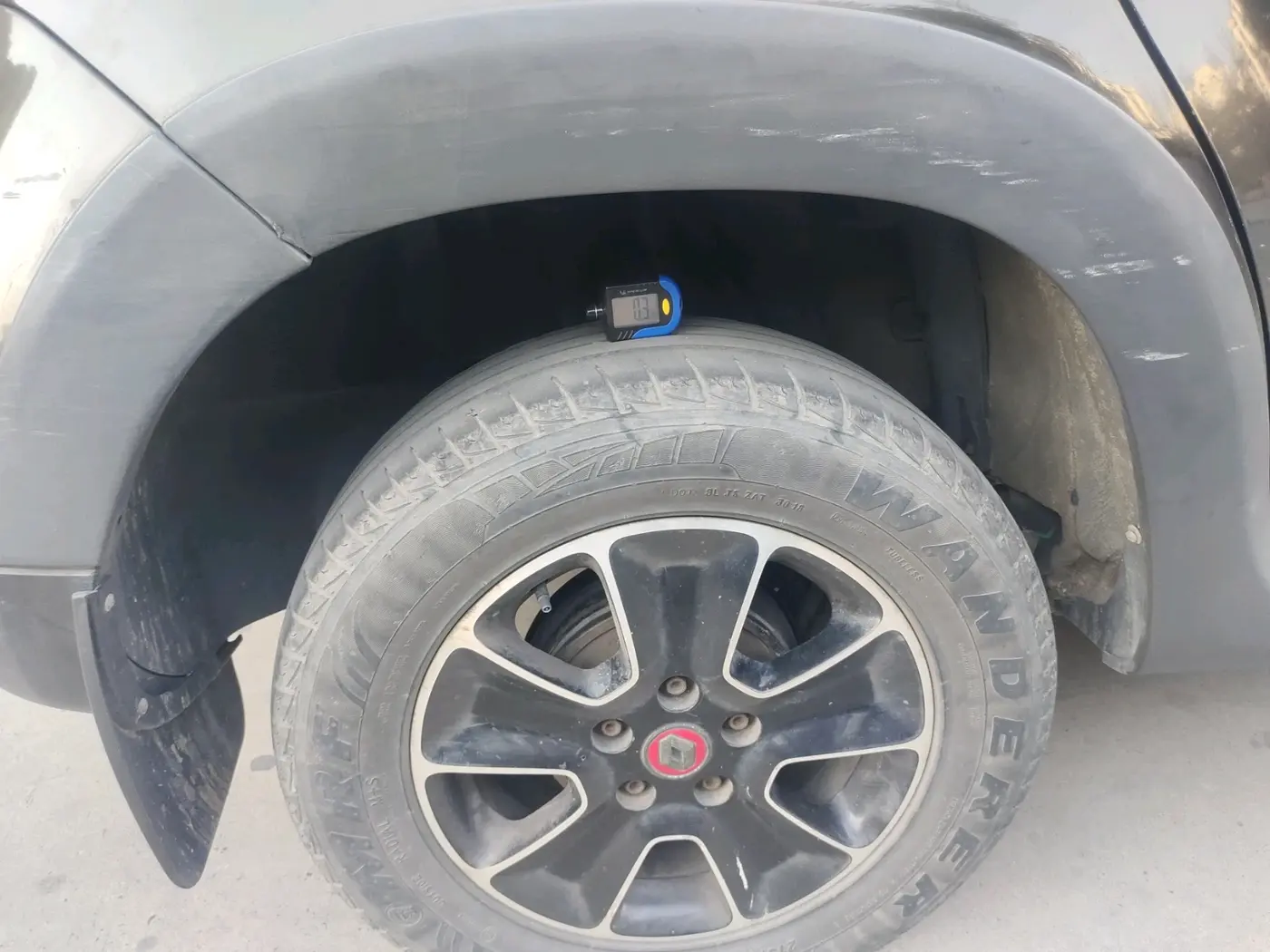 2018 Renault Duster RXS CVT, Petrol, Automatic, 1,05,079 km, tyre