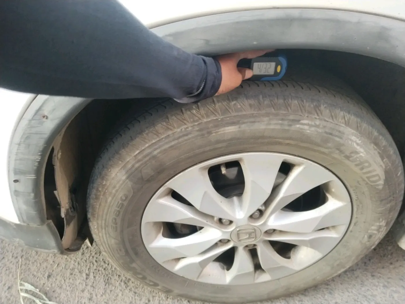 2013 Honda CRV 2.4L 2WD AT, Petrol, Automatic, 1,08,654 km, tyre