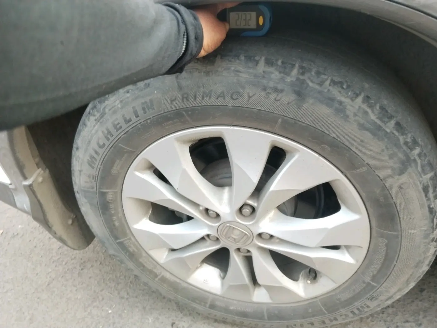 2013 Honda CRV 2.4L 2WD AT, Petrol, Automatic, 1,08,654 km, tyre