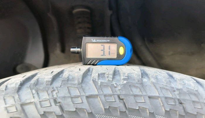 2015 Renault Duster 85 PS RXL DIESEL, Diesel, Manual, 1,05,618 km, tyre