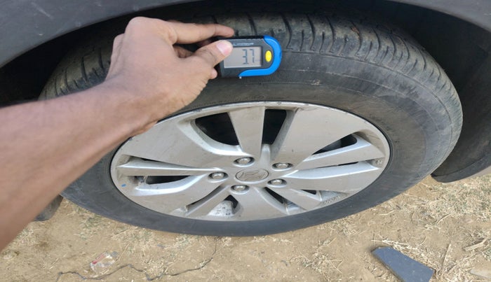 2015 Maruti S Cross ZETA 1.3, Diesel, Manual, 1,21,273 km, tyre