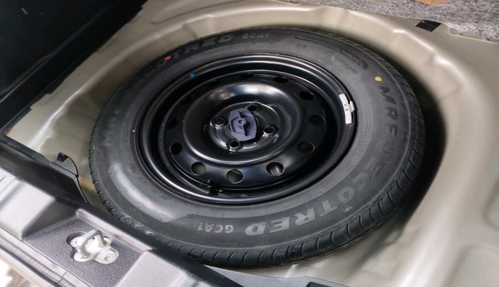 2024 Maruti Swift VXi (O) AMT, Petrol, Automatic, 33,447 km, tyre