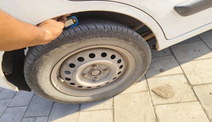 2012 Maruti Wagon R 1.0 VXI, CNG, Manual, 1,63,682 km, tyre