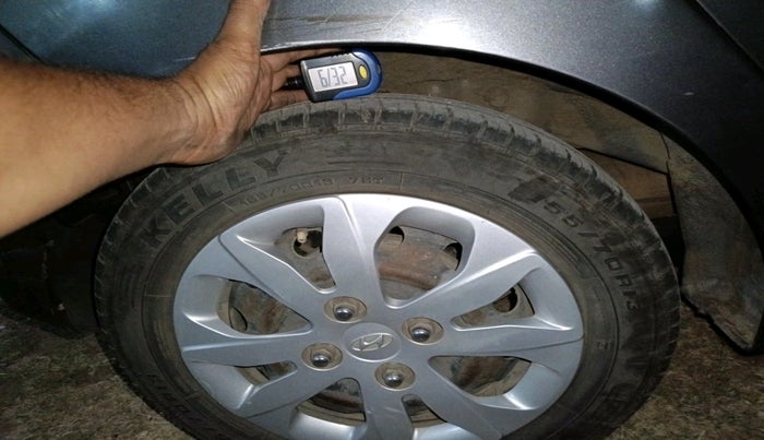 2014 Hyundai Eon SPORTZ, CNG, Manual, 64,067 km, tyre