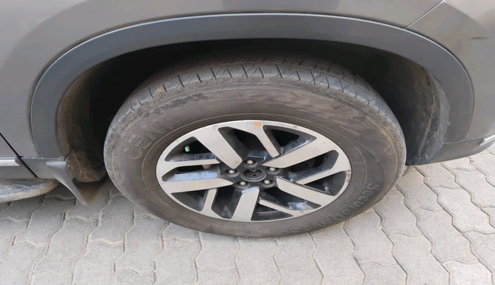 2020 Tata Harrier XZA PLUS 2.0L, Diesel, Automatic, 2,10,227 km, tyre