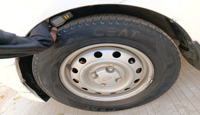 2015 Hyundai i10 MAGNA 1.1, CNG, Manual, 1,31,611 km, tyre