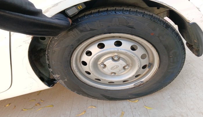 2015 Hyundai i10 MAGNA 1.1, CNG, Manual, 1,31,611 km, tyre