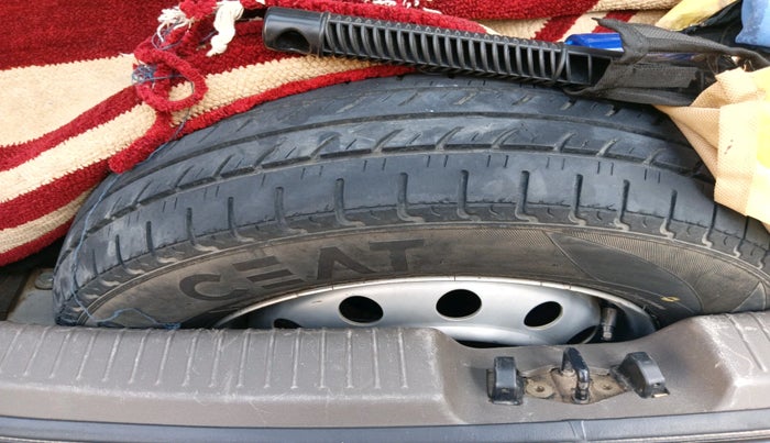 2015 Hyundai i10 MAGNA 1.1, CNG, Manual, 1,31,611 km, tyre