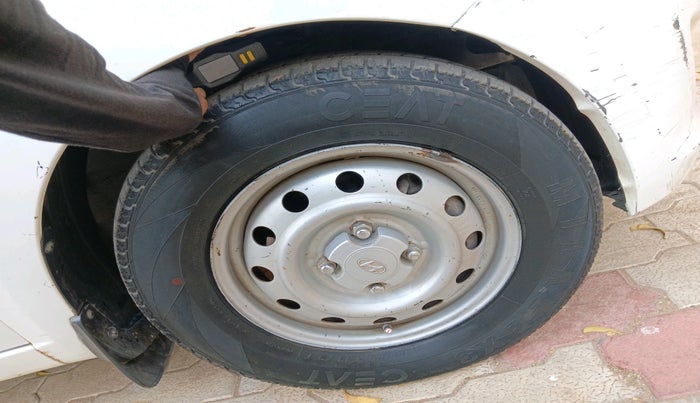 2015 Hyundai i10 MAGNA 1.1, CNG, Manual, 1,31,611 km, tyre