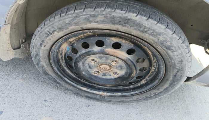 2011 Maruti Wagon R 1.0 VXI, Petrol, Manual, 1,06,905 km, tyre