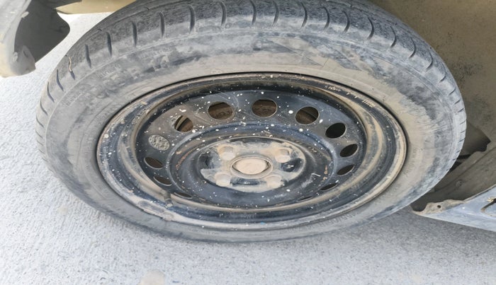 2011 Maruti Wagon R 1.0 VXI, Petrol, Manual, 1,06,905 km, tyre