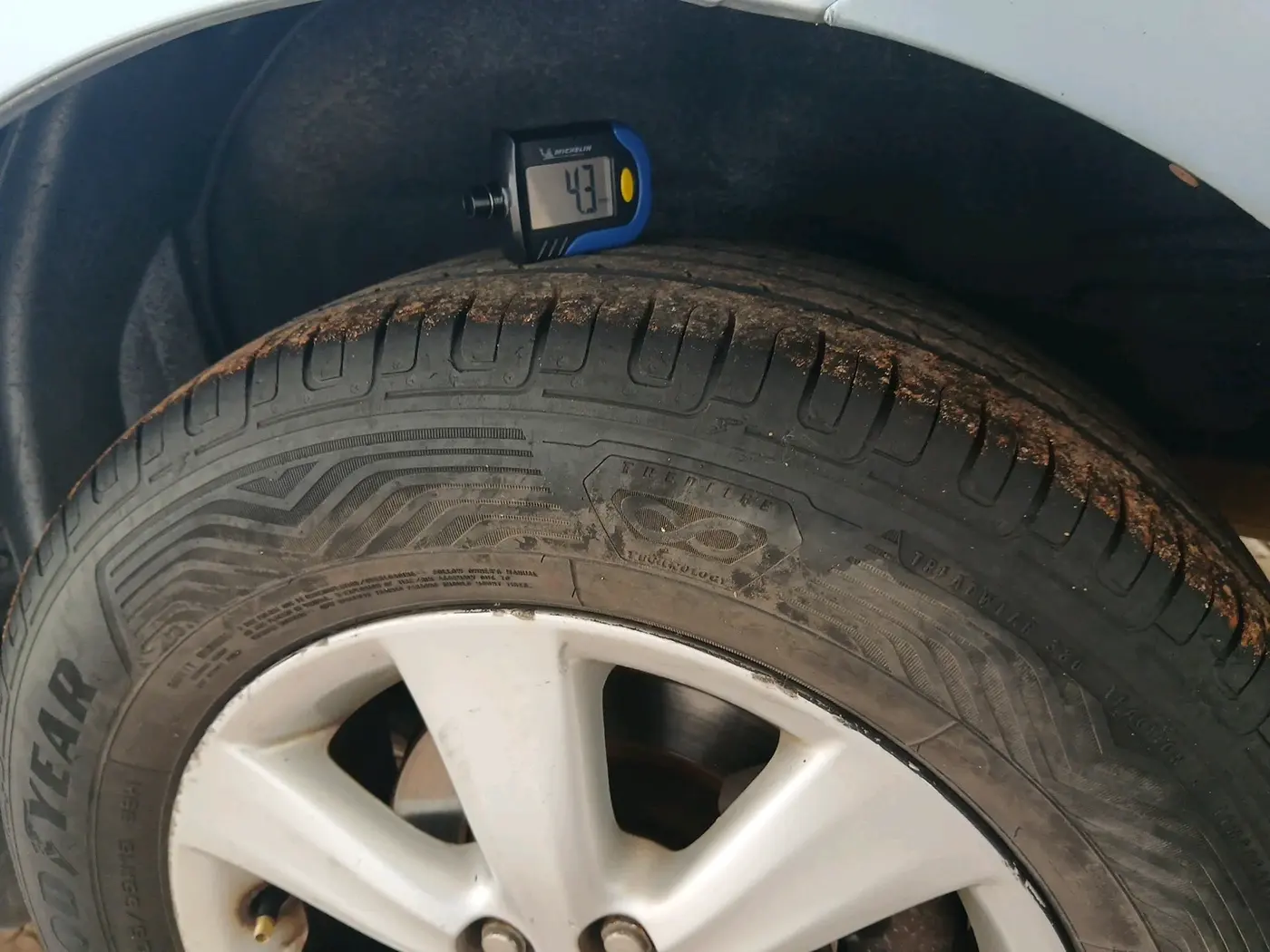 2011 Toyota Corolla Altis VL AT PETROL, Petrol, Automatic, 1,14,164 km, tyre